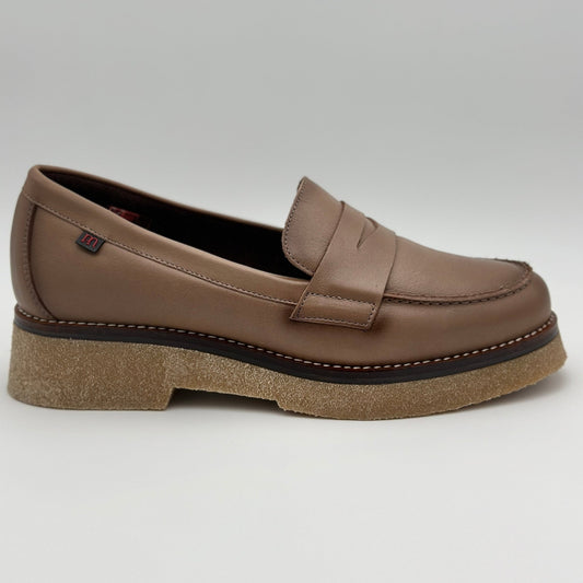 Pepe Menargues mujer mocasines planos 21101 vacuno taupe - comprar online en KAPLES SHOES