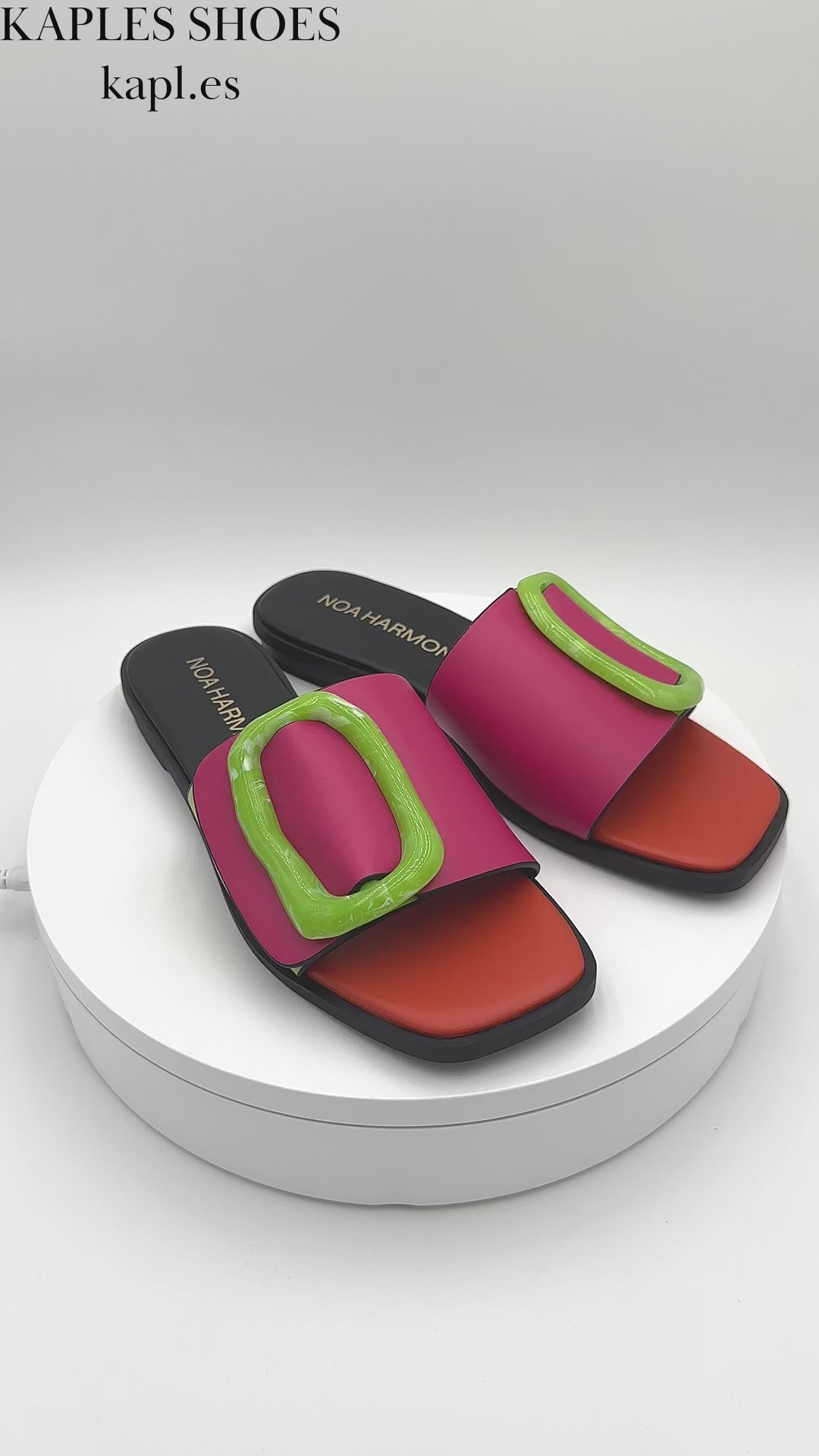 Sandalias Noa Harmon modelo Ville 9679-0M18 en colores múltiples fucsia para mujer, mostrado en un video de 360 grados.