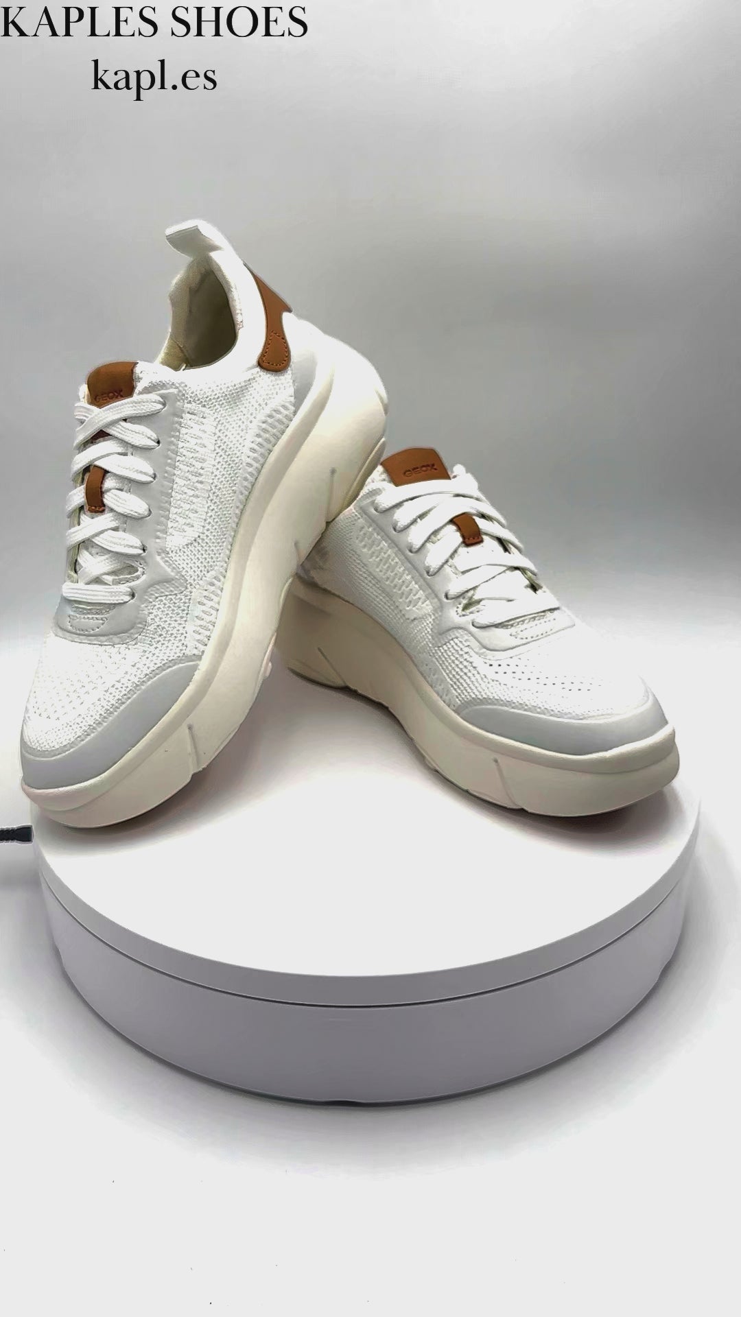 Zapatillas Geox modelo D Nebula 2.0 XA Knit.Te+TPU en color blanco para mujer, mostrado en un video de 360 grados.