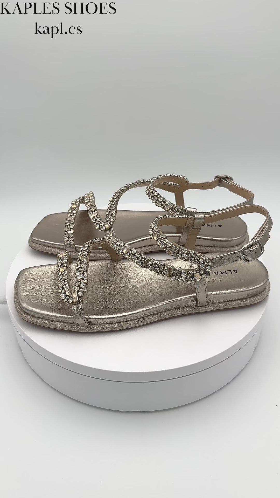 Sandalias Alma en Pena modelo V240856 Diva en color bronce para mujer, mostrado en un video de 360 grados.